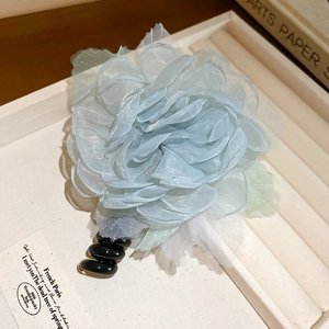 Elegant mesh bloem telefoonkoord haarelastiek, zacht blauw bloemig haarbandje voor zoete stijl.