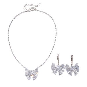 Elegante set collana e orecchini a fiocco in zircone argento con cristalli