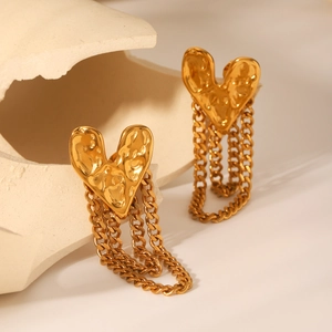 Detail of 18K gold stainless steel heart earrings with hammered texture and long fringe