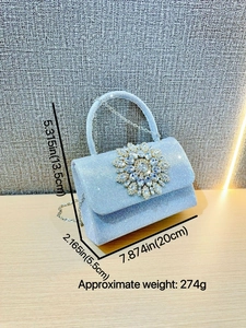Borsa a mano con paillettes argento, fibbia di cristallo e catena, misure mostrate