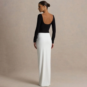 Robe dos nu élégante à col en U et manches longues avec patchwork noir et blanc