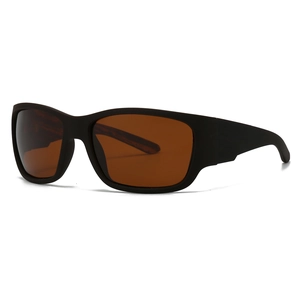 Klassische polarisierte Sportsonnenbrille mit mattem schwarzem Rahmen und braunen Gläsern