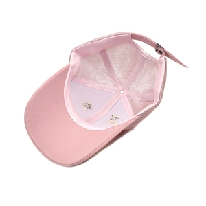 Casquette de baseball rose broderie ours, maille respirante et sangle réglable