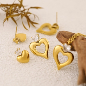 18K gold plated heart necklace and earrings jewelry set with sparkling zircon inlays