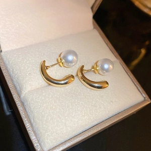 Elegant gold-plated C-shaped earrings with white pearls in a premium jewelry gift box