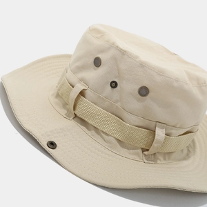 Atmungsaktiver beige Outdoor-Sonnenhut mit breiter Krempe und Lüftungslöchern