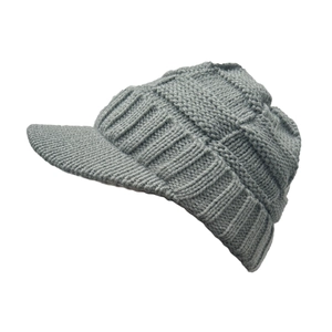 Bonnet tricoté gris pour femme avec visière, texture épaisse pour l'hiver et le ski