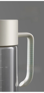 Close-up of ergonomic 137.5° handle and scale markings on the glass oil dispenser