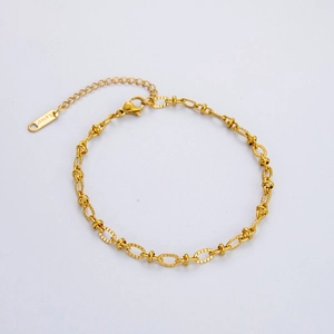 Detail of 18K gold-plated stainless steel Cuban link bracelet with lobster clasp and tag