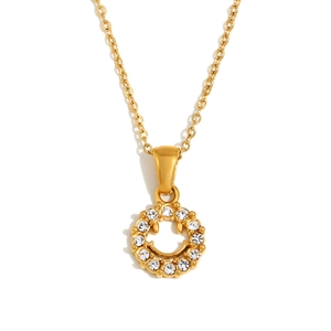 Collier pendentif smiley évidé plaqué or 18 carats avec oxydes de zirconium pour femme