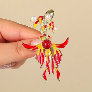 Klassische chinesische Koi-Fisch Brosche mit roter Emaille, Goldlegierung und Perlen