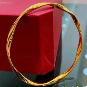 Bracciale rigido Mobius in oro lucido per donna con marchio 999 su scatola regalo rossa