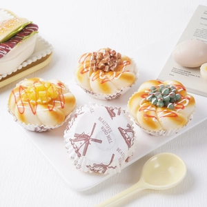 Magneti realistici a forma di pane e cupcake con pirottini per decorazione di vetrine