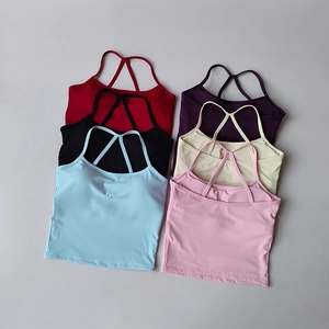 Détail des brassières de yoga avec dos croisé proposées en plusieurs couleurs