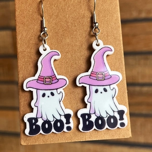 Ghost earrings with purple wizard hat and Boo! text made of acrylic on brown card