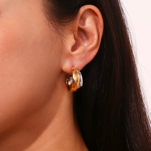 Two-tone 18K gold plated stainless steel C-shape hoop earrings on female model