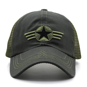 Cappello trucker in rete verde militare con ricamo a stella e visiera curva da esterno
