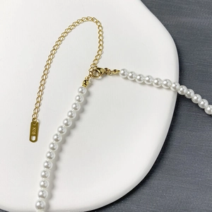 Detail of the white pearl necklace golden extender chain with K18 hallmark stamp