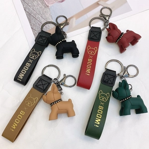 Elegante Französische Bulldogge Schlüsselanhänger mit goldgeprägten Lederriemen in Farben