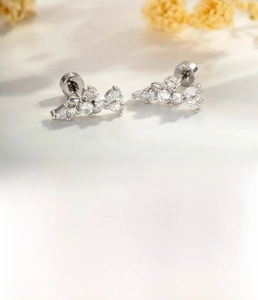 Detailed specs of silver geometric zirconia stud earrings in titanium steel with 0.8x6mm bar
