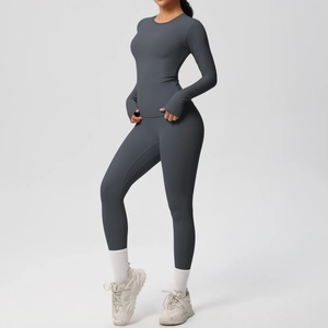 Dettagli del set yoga grigio scuro con maniche a asola e leggings snellenti a vita alta