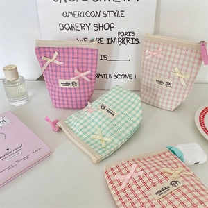 Chic plaid cosmetics pouch with bow detail and large capacity for travel storage