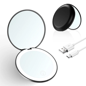 Portable LED makeup mirror in black with stepless dimming and USB-C charging cable