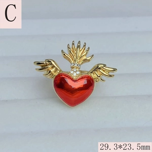 Detail view of heart-shaped ring with golden wings and crown, size 29.3x23.5mm