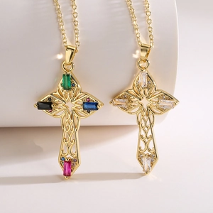 Luxueux collier croix en cuivre plaqué or 18K avec des pierres de zircon colorées