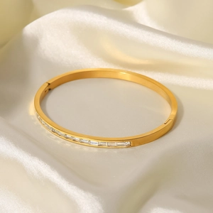 Bracciale in acciaio inossidabile placcato oro 18K con zirconi bianchi su seta