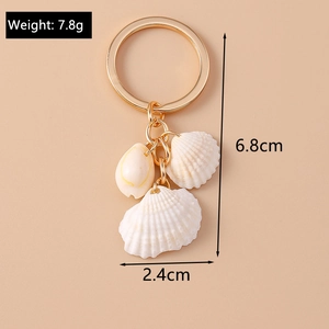 Detailed view of beach shell keychain with 6.8cm length and 7.8g weight dimensions