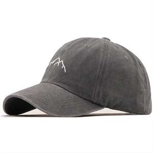Casquette vintage gris foncé en coton lavé avec broderie de montagne blanche épurée