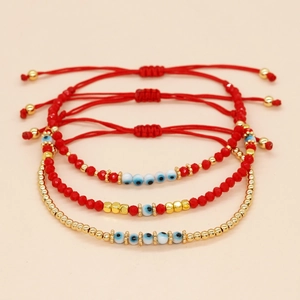 Ensemble de trois bracelets Evil Eye avec cordon rouge, perles dorées et cristaux