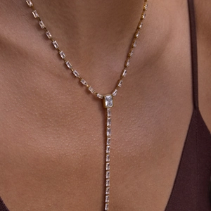 Collier en Y classique en acier inoxydable doré 18K avec zircons taille baguette