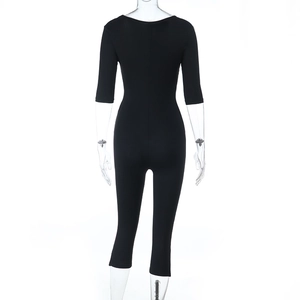 Vue arrière de la combinaison noire ajustée avec manches mi-longues et pantalon 7/8
