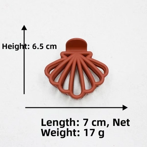 Hollow fan-shaped hair claw clip in rust red resin with dimensions 6.5x7cm detail view