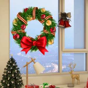 Vue détaillée d'une couronne de Noël avec des nœuds rouges et des boules dorées sur fenêtre