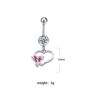 Vue détaillée du piercing de nombril en cœur avec zircons roses et dimensions