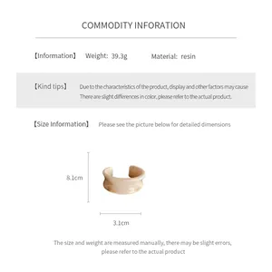 Detailed size chart for the resin bangle with 8.1cm height and 3.1cm width dimensions