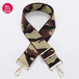 Dettaglio tracolla intrecciata camouflage n. 215 con fibbie in metallo dorato