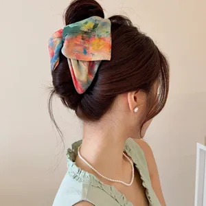 Pince À Cheveux Triangulaire Revêtement Tissu Denim Broderie Cerise Imprimé Abstrait Tie Dye Accessoire Cheveux Pour Femmes
