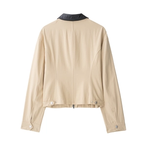 Giacca corta beige minimalista con colletto nero e dettaglio regolabile sul retro vista da dietro