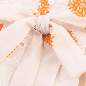 Abito a camicia con stampa floreale, laccio in vita e dettagli in pizzo arancione ricamato