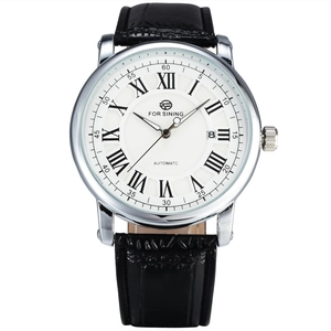 Details von weißem Skelett-Zifferblatt der mechanischen Uhr mit silbernem Gehäuse