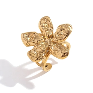 18K gold plated stainless steel teardrop heart ring with hammered texture and open design