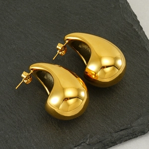 Polished 18K gold teardrop earrings in chunky minimalist design for women fashion