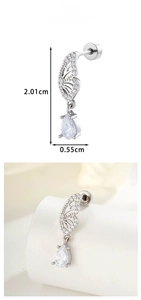 Vue détaillée du pendant d'oreille papillon avec dimensions 2,01cm et sertissage de zircons