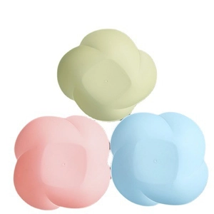 Three-piece set of flower-shaped plastic snack trays in pastel green, pink, and blue colors