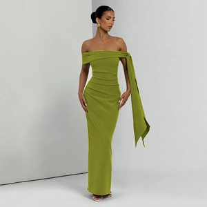 Robe longue bustier verte élégante avec rubans latéraux et détails de fronces