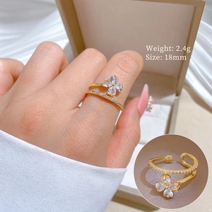 Detail showing clover ring dimensions with 2.4g weight and 18mm size on silk fabric